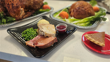 photo of holiday lunch plate with turkey, peas, potatoes. amd gravy