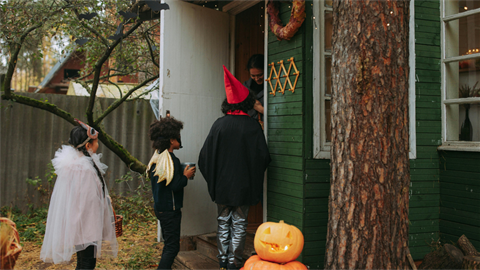 Children trick or treating at door