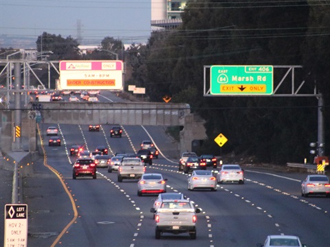 Northbound-US-Highway-101-express-lanes-before-Marsh-Road.jpg
